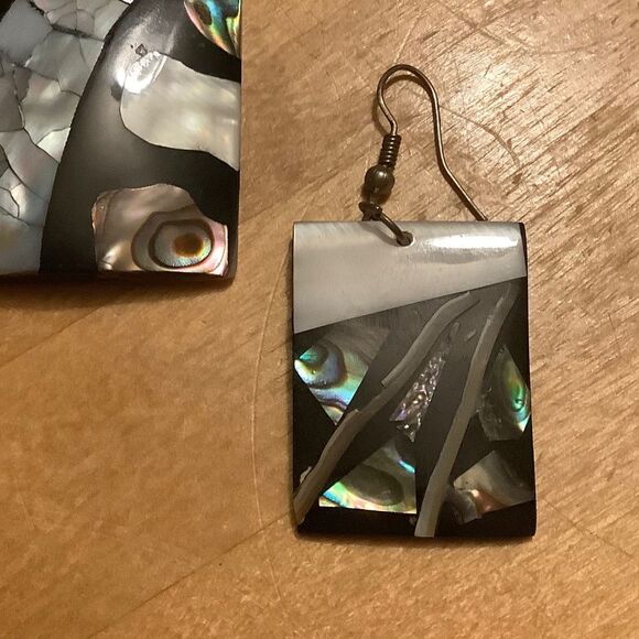 ABALONE SHELL PENDANT EARRINGS SET​​ - Picture 9 of 10